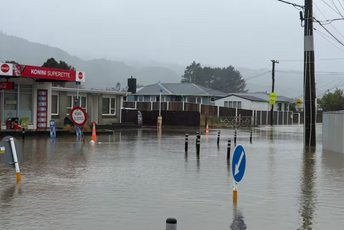 Snažna oluja pogodila Novi Zeland, hiljade domova bez struje