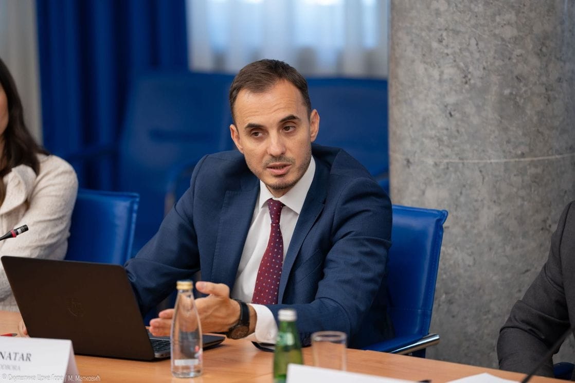 Konatar: Ako Vlada neće da smanji akcize na gorivo, to treba da uradi Skupština