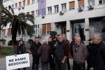 (FOTO) Berilažić: Institucije su od nas oduzele zemlju na neljudski način