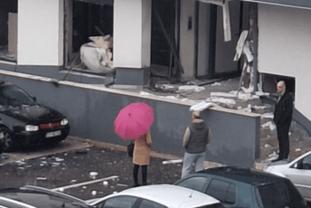 Eksplozija u Podgorici: Oštećen poslovni prostor i više kola