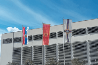 DPS Herceg Novi: Mogu li zastave pokriti sve neznavenosti i bahatosti lokalnih vlasti?