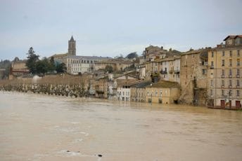 Poplave u Francuskoj: Rijeke se izlile iz korita, izdata crvena upozorenja na nepogode