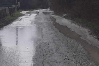 Mještani okoline Spuža poručili opštini: Ne krpite nam rupe, želimo potpunu rekonstrukciju