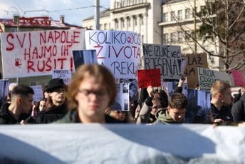 Šesti dan protesta zbog tramvajske nesreće: Mladi Sarajeva iznijeli nove zahtjeve prema vlastima Šesti dan protesta zbog tramvajske nesreće: Mladi Sarajeva iznijeli nove zahtjeve prema vlastima