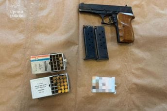 (FOTO) Pretresi u Zeti i Tuzima: Oduzeta dva pištolja, municija, balistički prsluk i blindirana vozila marke Audi i BMW