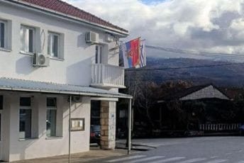 Na Ublima uklonjena trobojka