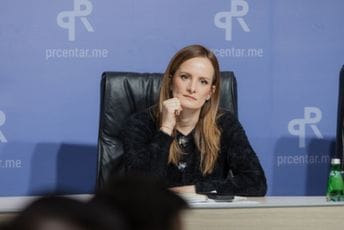 Đukanović: Povećanje zarada dio predizbornog programa, nedostaje ozbiljna ekonomska analiza Đukanović: Povećanje zarada dio predizbornog programa, nedostaje ozbiljna ekonomska analiza