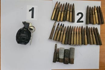 Krivična prijava protiv jedne osobe: Policija u Andrijevici pretresom pronašla ručnu bombu i municiju