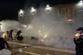 Protesti u Albaniji: Molotovljevim koktelima gađali zgradu Vlade