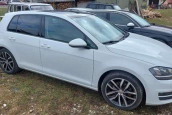 (FOTO) Djevojka starijem čovjeku u Plavu ukrala više od 70.000 eura: Pronađeno više od polovine novca koji nije uspjela da potroši i vozilo kupljeno od ukradenog novca