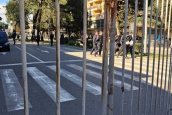 Opsadno stanje u centru Podgorice: Teško se 'probijaju' i pješaci