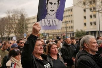 Stotine ljudi na maršu u Lionu: Odali počast ubijenom desničarkom aktivisti