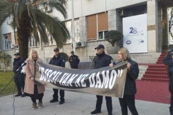 Protivnici obavezne vakcinacije i danas protestovali kod Skupštine