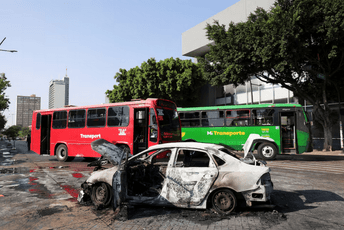 (FOTO/VIDEO) Crvena uzbuna u Meksiku: Naoružani ljudi na ulicama, turisti u strahu bježe, obustavljen javni prevoz i nastava, otkazani masovni događaji...