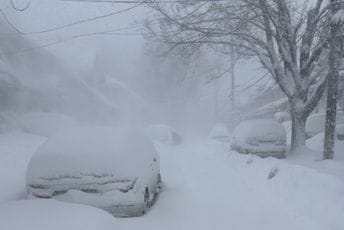 (FOTO) Sniježna oluja paralisala istočnu obalu SAD-a, u Njujorku proglašeno vanredno stanje