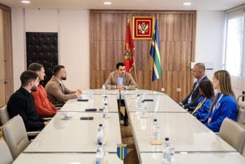 Raičević sa članovima i trenerom Karate kluba Bar: Svakoj vašoj medalji se radujemo