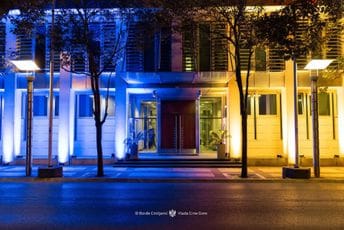 (FOTO) Zgrade Vlade i MVP osvijetljene bojama zastave Ukrajine