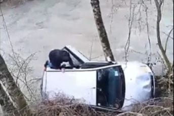 Bjelopoljac spasio Pljevljaka: Izvukao ga iz vozila koje je sletjelo u rijeku