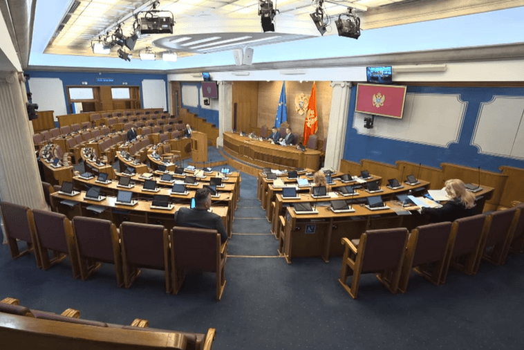 Vuković: Ministarko, zašto Vi stalno ćutite; Gorčević: Ja jedino od Vas čujem da do kraja godine nećemo zatvoriti sva poglavlja