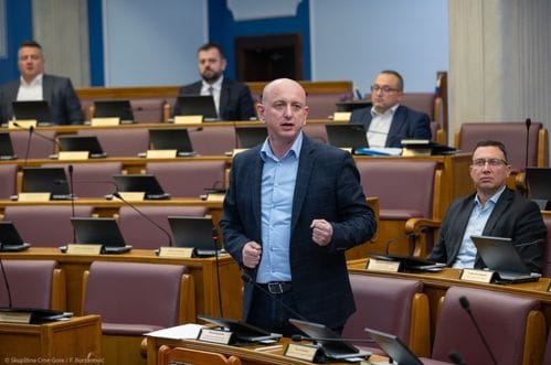 Knežević: Član Vlade dobio tri stana od Turaka kako bi im nezakonito prenamijenio objekat na primorju