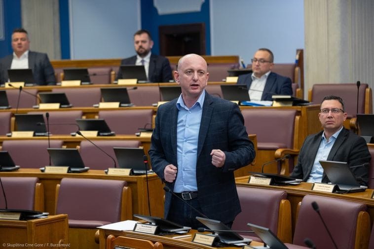 Knežević: Biću prinuđen da dam saglasnost za smjenu Mujovića, on je generator krize