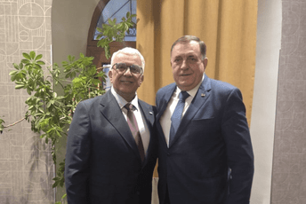 Mandić s "prijateljem Dodikom" u Trebinju: Bratski razgovor predsjednika dvije srpske stranke