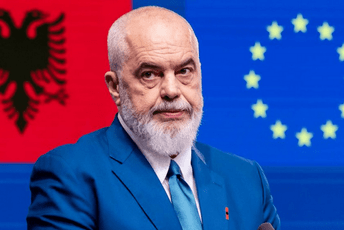 Edi Rama smijenio sedam ministara, uključujući i svoju zamjenicu