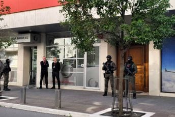 (FOTO) Policija opkolila zgradu u centru Podgorice; SDT: Akcija nije po našem nalogu