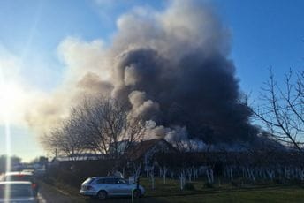 BiH: Osmoro radnika povrijeđeno u požaru u fabrici, brojni vatrogasci se bore sa stihijom BiH: Osmoro radnika povrijeđeno u požaru u fabrici, brojni vatrogasci se bore sa stihijom