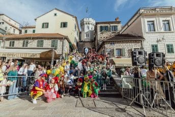 Sjajni prizori iz Herceg Novog: Više od 200 mališana na desetoj Cvjetnoj povorci Praznika mimoze