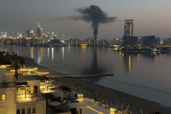 (VIDEO) Bliski istok je u plamenu: Iran pogodio aerodrom u Kuvajtu i luksuzni hotel u Dubaiju