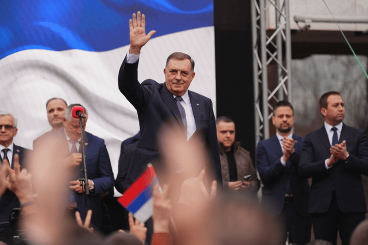 Dodik totalno okreće priču o studentima: Bio sam i na zadnjem skupu Borisa Tadića, moramo biti uz zvanično izabrane Dodik totalno okreće priču o studentima: Bio sam i na zadnjem skupu Borisa Tadića, moramo biti uz zvanično izabrane