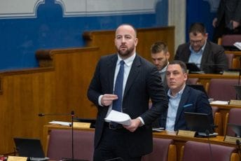 Nikolić o imenovanju članova Savjeta RTCG: Proces kompromitovan, parlamentarna većina ovim ruši platofrmu opozicije Nikolić o imenovanju članova Savjeta RTCG: Proces kompromitovan, parlamentarna većina ovim ruši platofrmu opozicije