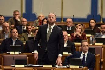 Nikolić: Vlada da povuče zakone o unutrašnjim poslovima i ANB-u do usklađivanja sa tekovinom EU Nikolić: Vlada da povuče zakone o unutrašnjim poslovima i ANB-u do usklađivanja sa tekovinom EU