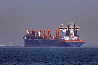 SAD razmatraju uvođenje vojne pratnje za tankera kroz Hormuški moreuz