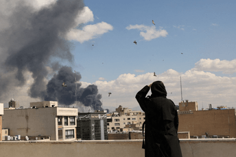 Vašington pozvao Amerikance da odmah napuste niz zemalja; Iran: Hormuški moreuz je zatvoren