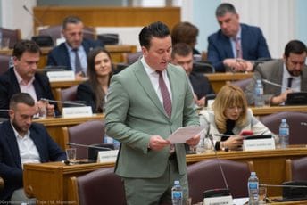 Čobi i Obradović izabrani za predsjednike odbora, imenovana tri člana Fiskalnog savjeta Čobi i Obradović izabrani za predsjednike odbora, imenovana tri člana Fiskalnog savjeta