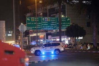 Dron pao pored američkog konzulata u Duabiju: Buknuo požar Dron pao pored američkog konzulata u Duabiju: Buknuo požar