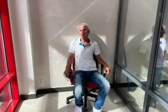 Pljevljak štrajkovao glađu pa završio u policiji: Nikog nijesam ugrožavao, niti ometao nečiji rad Pljevljak štrajkovao glađu pa završio u policiji: Nikog nijesam ugrožavao, niti ometao nečiji rad