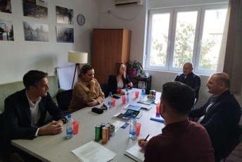 Sindikat medija: Počela sa radom radna grupa za podršku napadnutim novinarima, već pružena pomoć u jednom slučaju