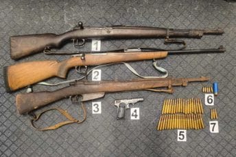 Policija pretresla stan Beranca: Pronašli puške, pištolj i metke