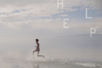 Poslušajte „Help (2)“: Na njemu su Arctic Monkeys, Depeche Mode, Pulp, Dejmon Albarn, Olivija Rodrigo...