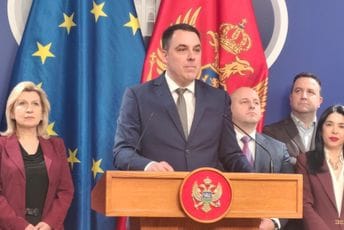 Vuković: Mandić dočekuje Kos poklanjajući joj simbol propasti Crne Gore