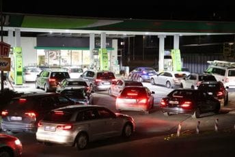 (FOTO) Iz Austrije pohrlili za gorivo u Sloveniju: Nestalo dizela na pojednim pumpama, intervenisala policija