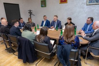 Šahmanović: U Crnoj Gori trenutno nema nestašice goriva, razumijemo izazove poslovanja, razmotrićemo održiva rješenja Šahmanović: U Crnoj Gori trenutno nema nestašice goriva, razumijemo izazove poslovanja, razmotrićemo održiva rješenja