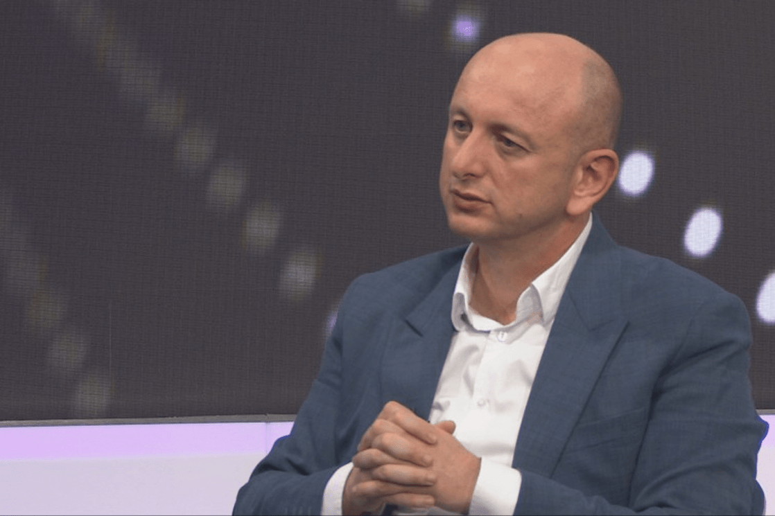 Knežević: Meni spočitavaju Vučića, a oni čekaju na šalteru instrukcije od Satlera