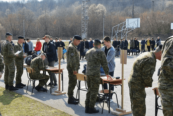 (FOTO) Hrvatska: Regruti stigli na vojnu službu, prvi poslije 18 godina