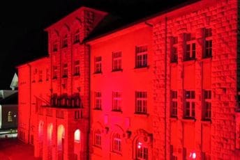 "Cetinje je uz vas": Zgrada Prijestonice u crvenom u čast Dana reprezentacije