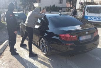(FOTO) Pretresi u Beranama: Policija oduzela vozila, oružje, opijate od operativno interesantnih lica