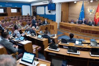 Nikolić: Parlament i Vlada moraju da se uozbilje, ovo je luda kuća; Mugoša većini: Nema više dogovora s vama, ništa nijeste ispoštovali